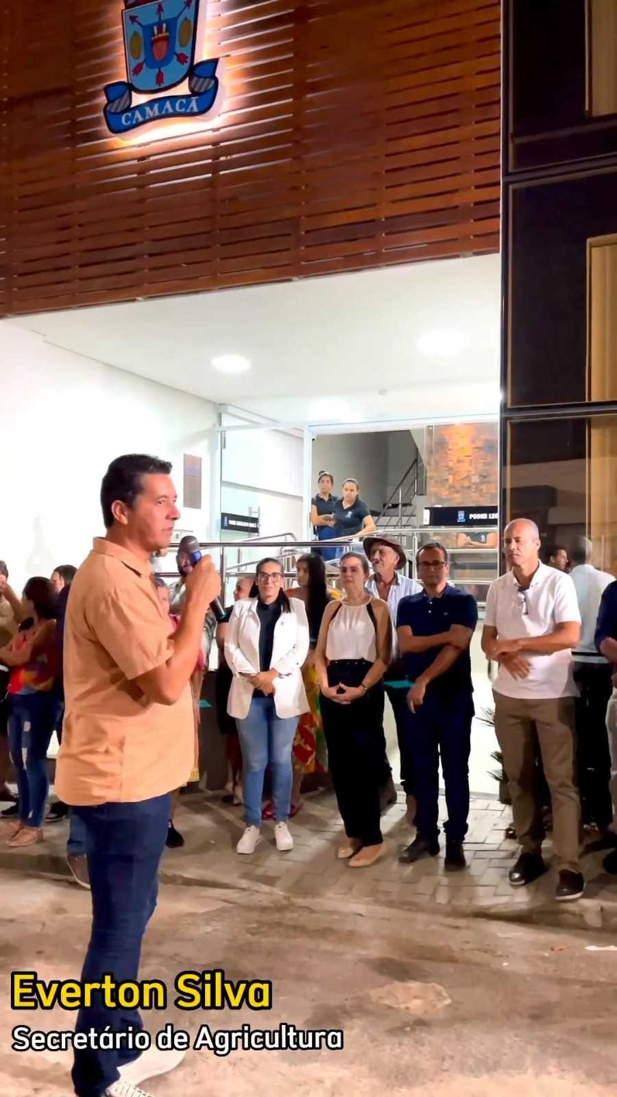 Camacã: Prefeitura recebe uma nova Retroescavadeira e reforça sua frota
